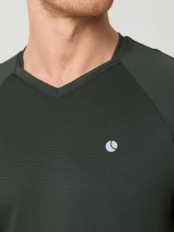 Ace V-neck T-shirt