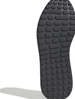 Run 84 sneakers