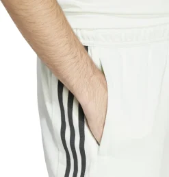 Tiro short