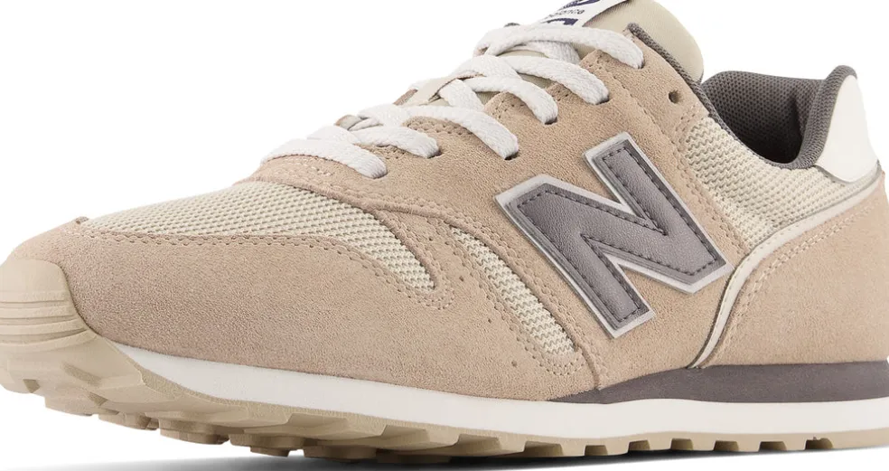 373v2 sneakers