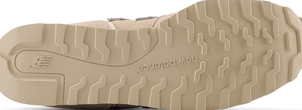 373v2 sneakers