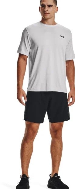 Woven Graphic short
