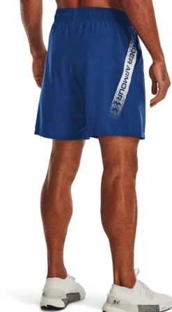 Woven Graphic short